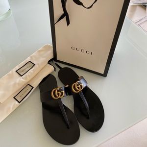 GUCCI Leather Thong Sandal with double G